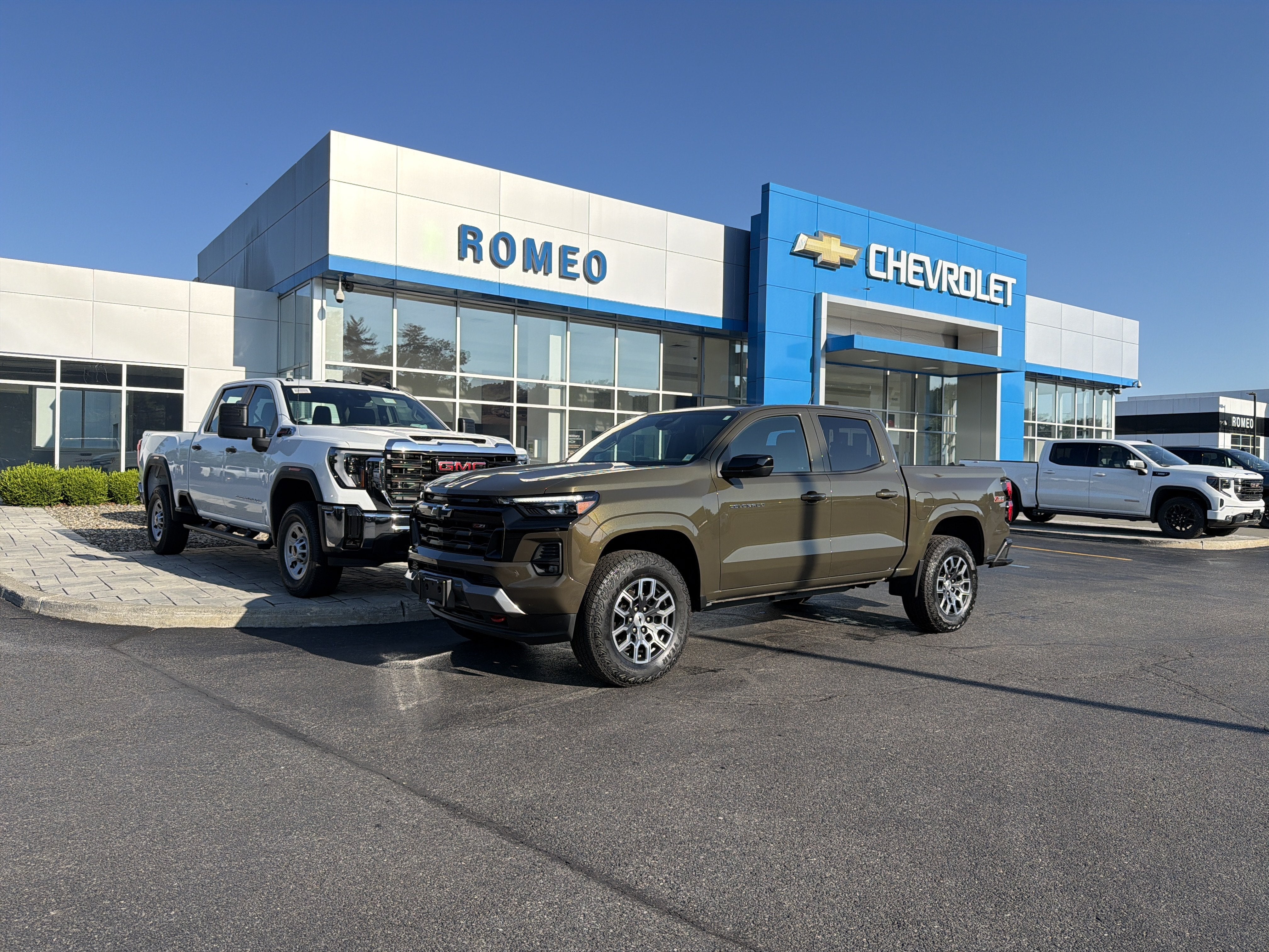 2024 Chevrolet Colorado Z71 in Harvest Bronze Metallic — front three-quarter view