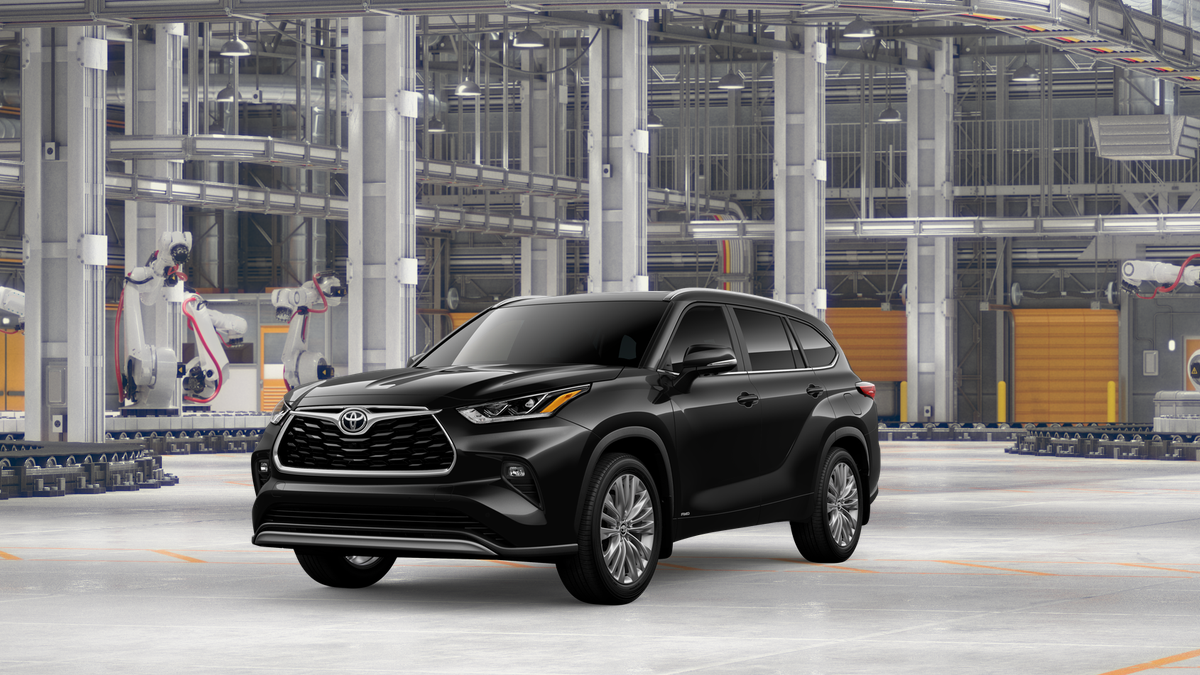 2026 Toyota Highlander Hybrid Platinum in Midnight Black Metallic — front three-quarter view