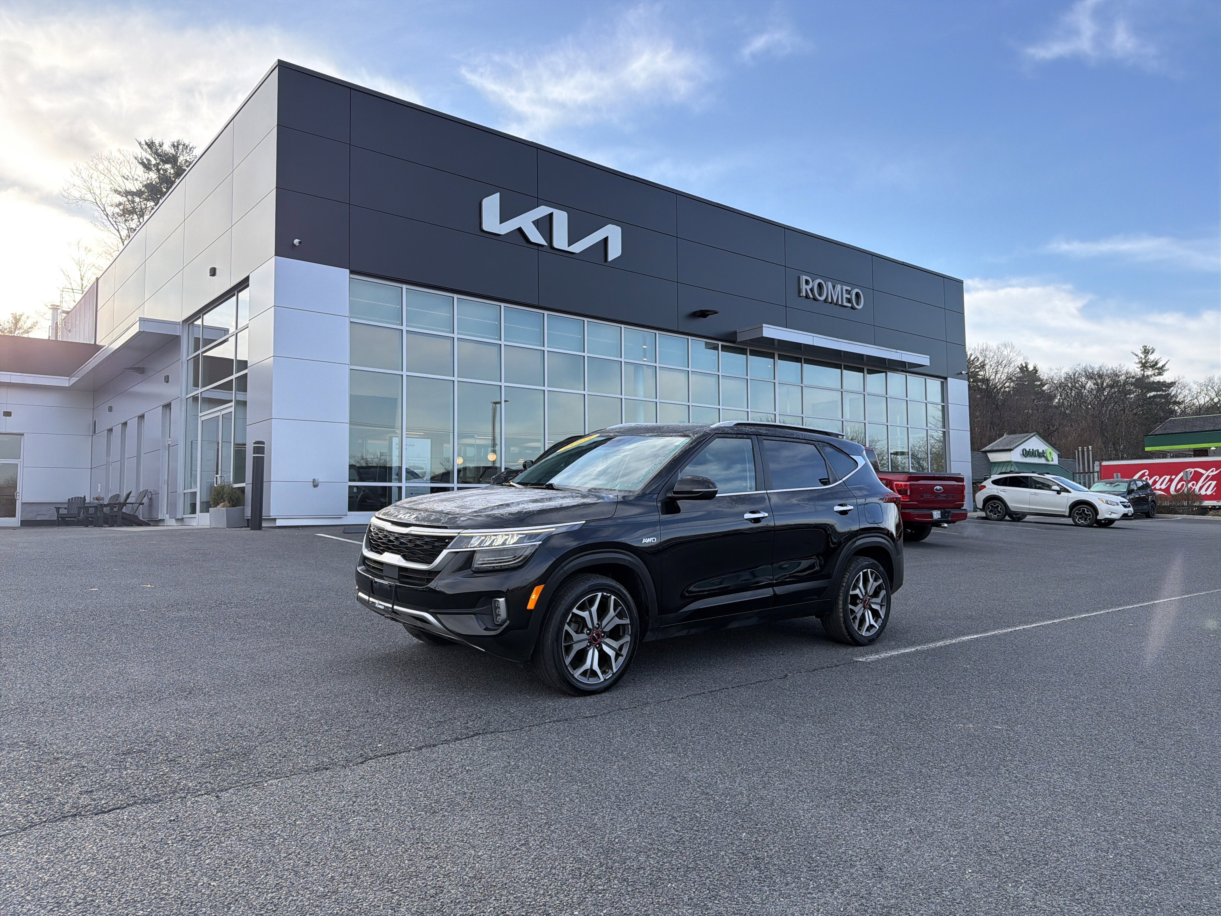 2023 Kia Seltos SX in Cherry Black — front three-quarter view