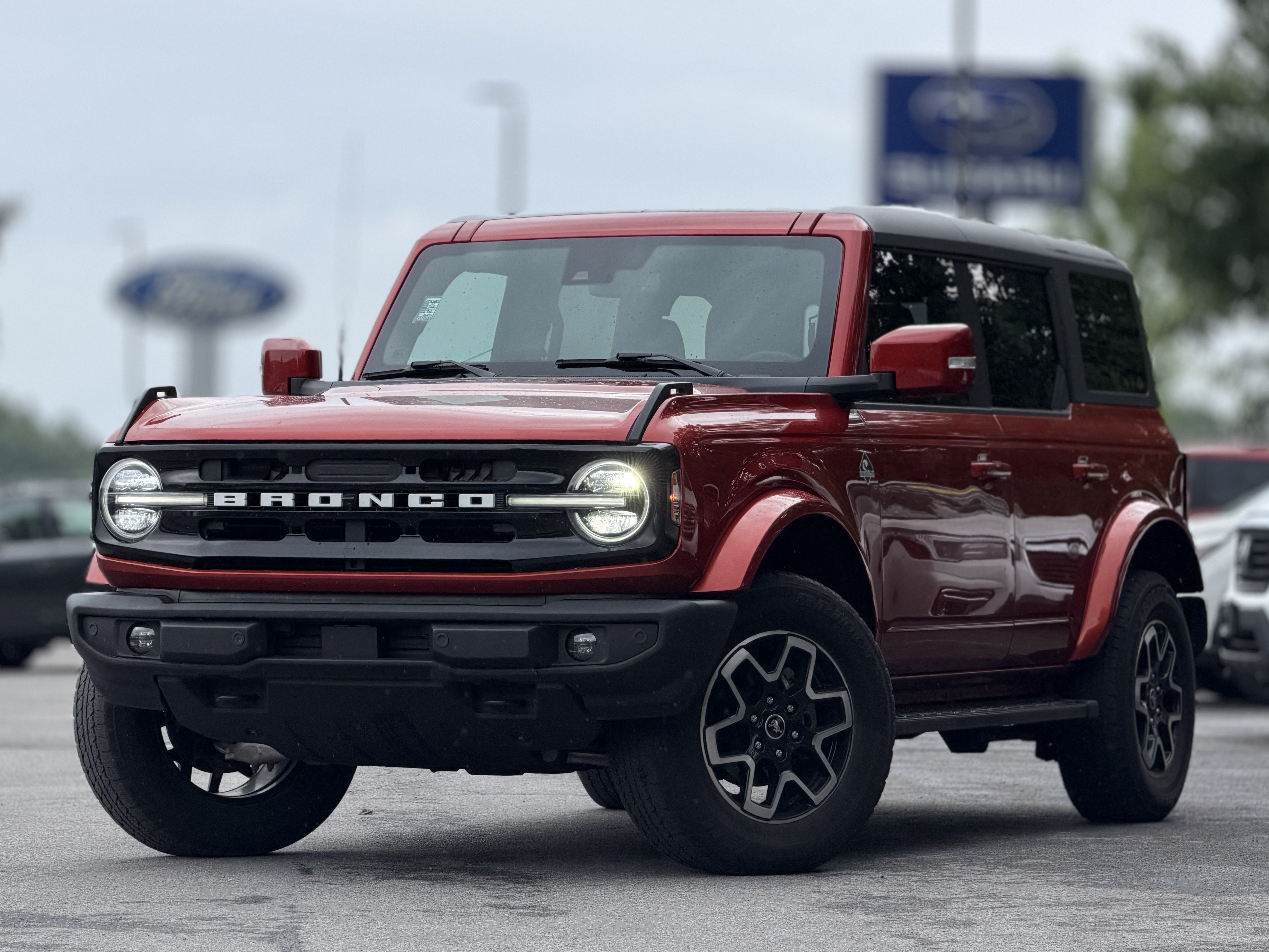 2024 Ford Bronco Outer Banks in Chili Pepper Red — front three-quarter view