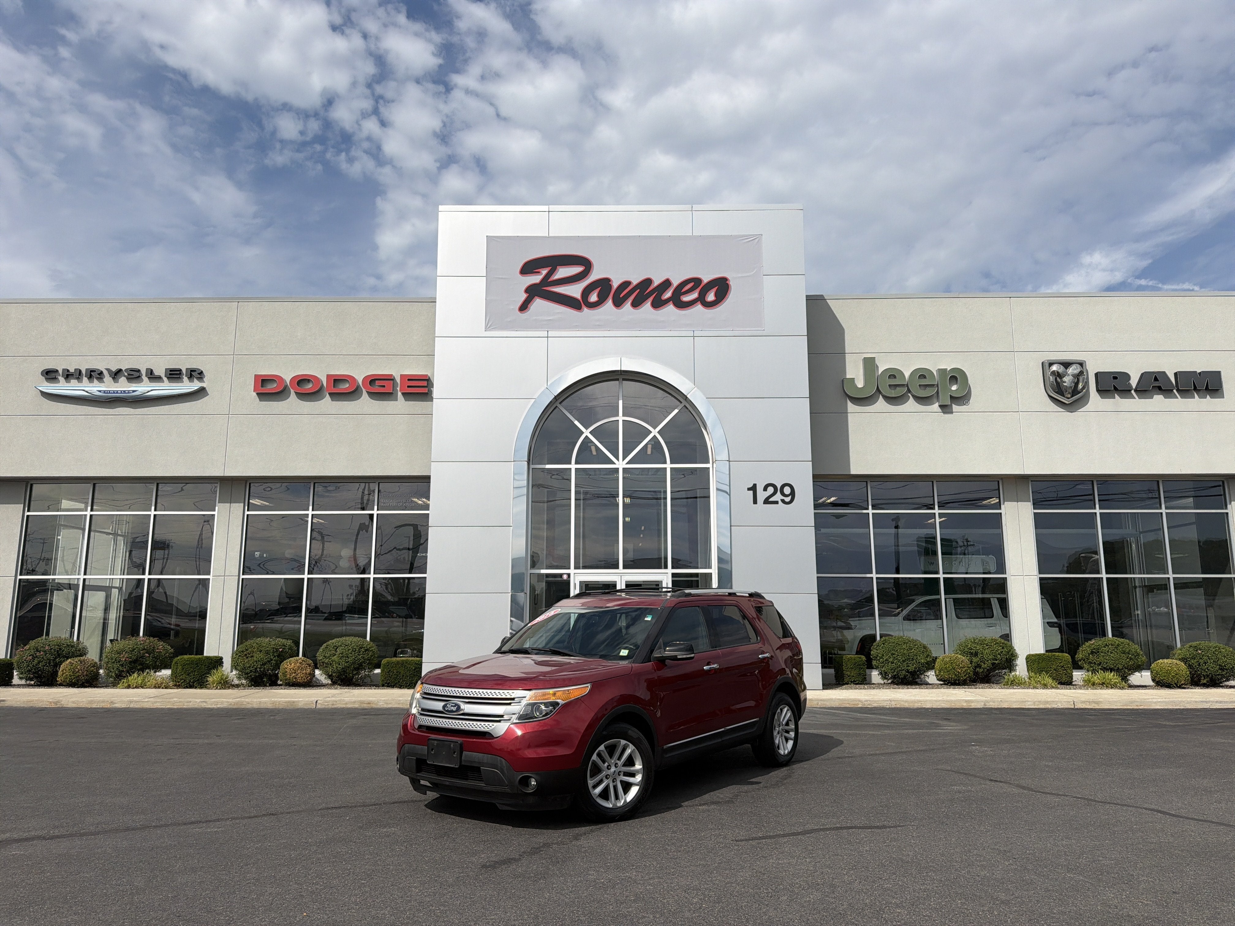 2015 Ford Explorer XLT in Other — front three-quarter view
