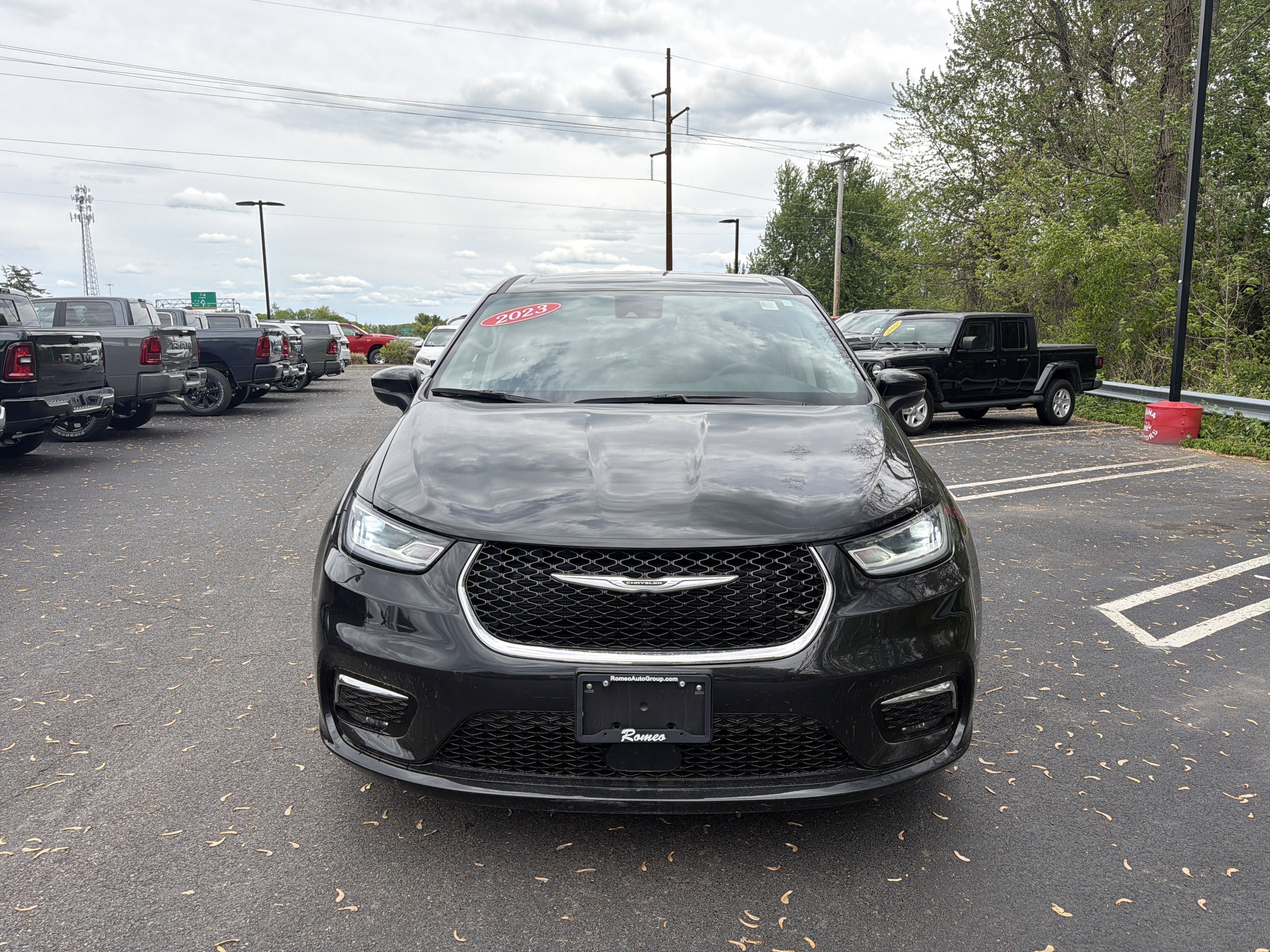 2023 Chrysler Pacifica — side profile view