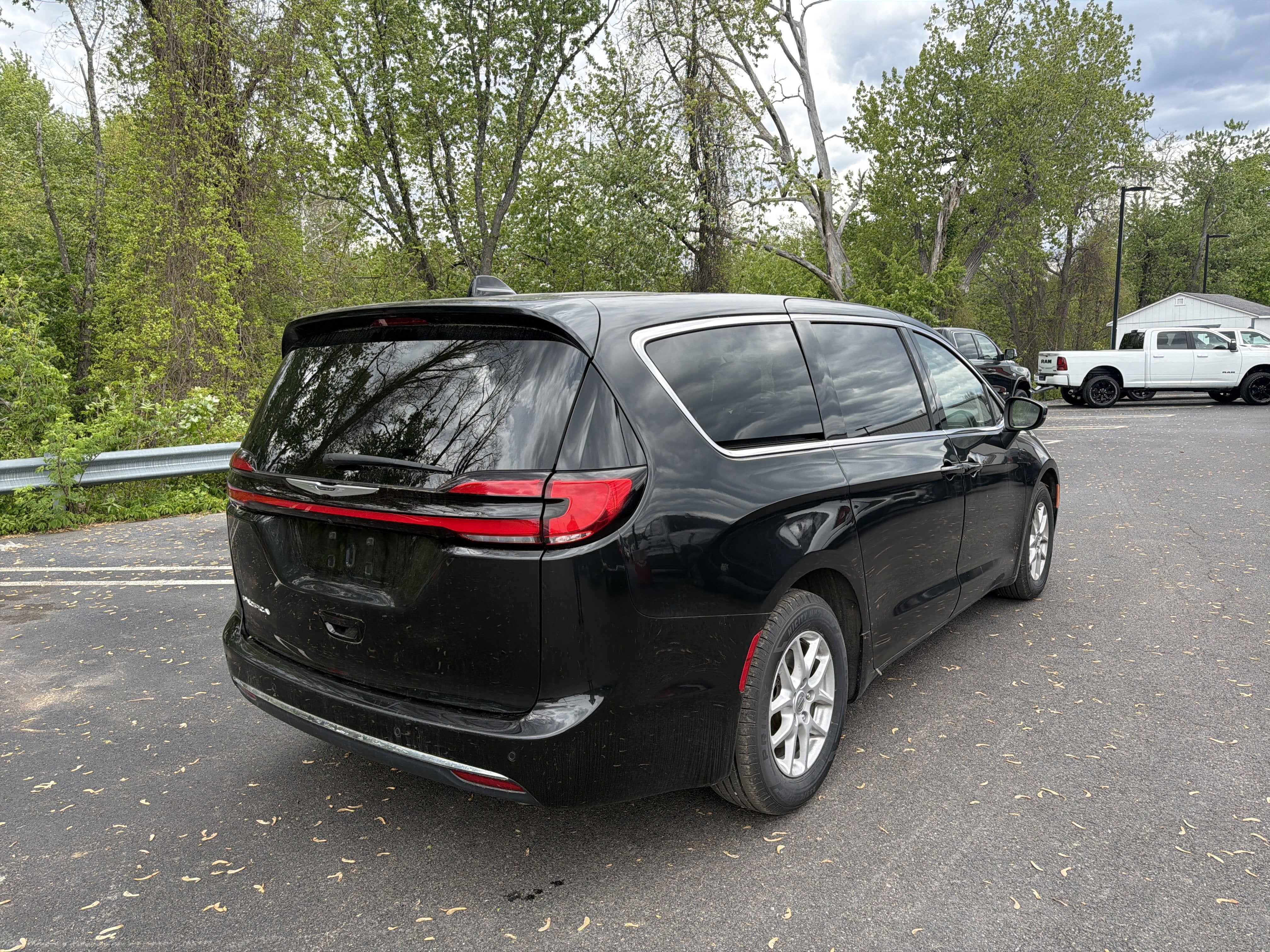 2023 Chrysler Pacifica — detail view