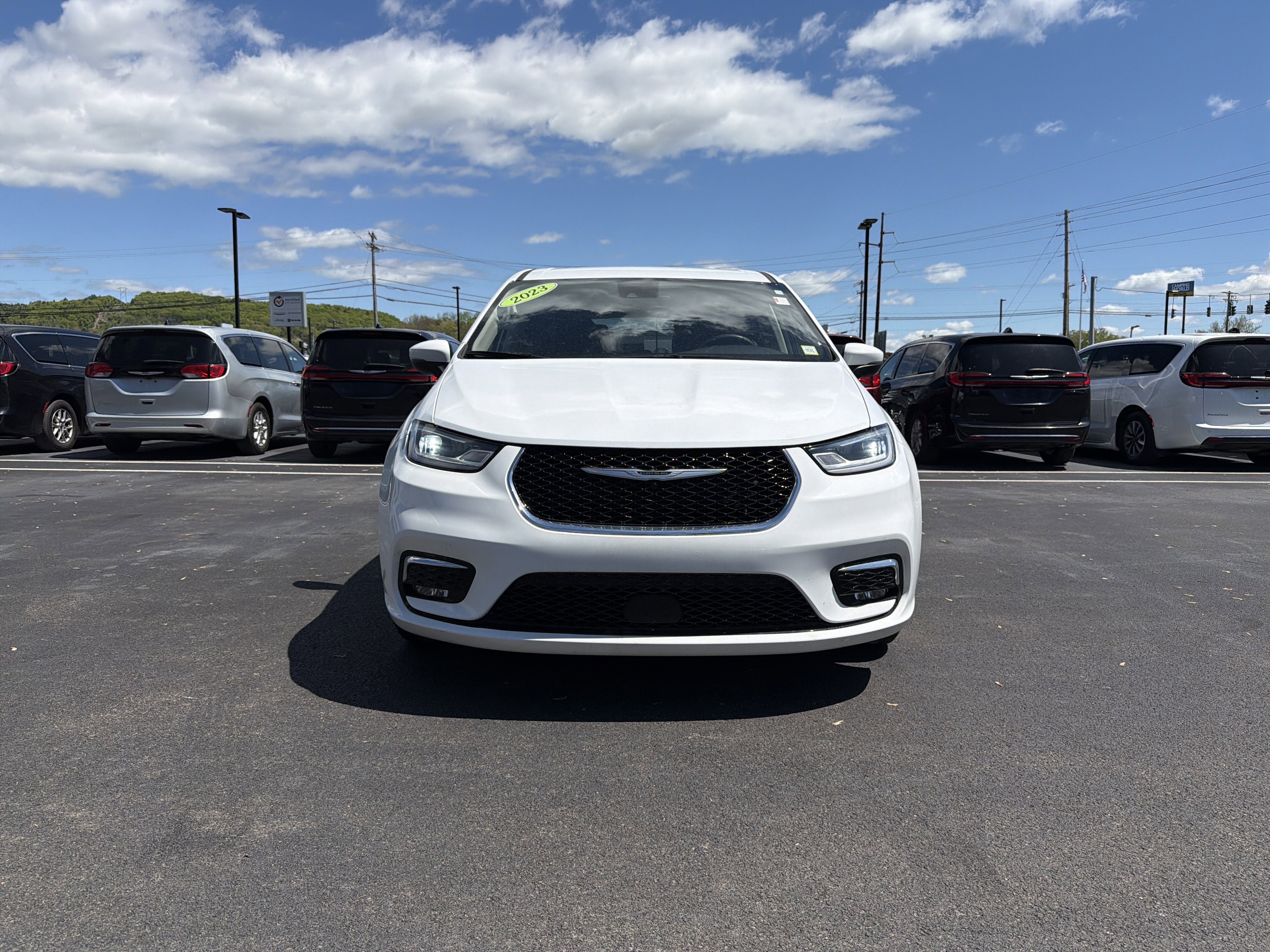 2023 Chrysler Pacifica — side profile view