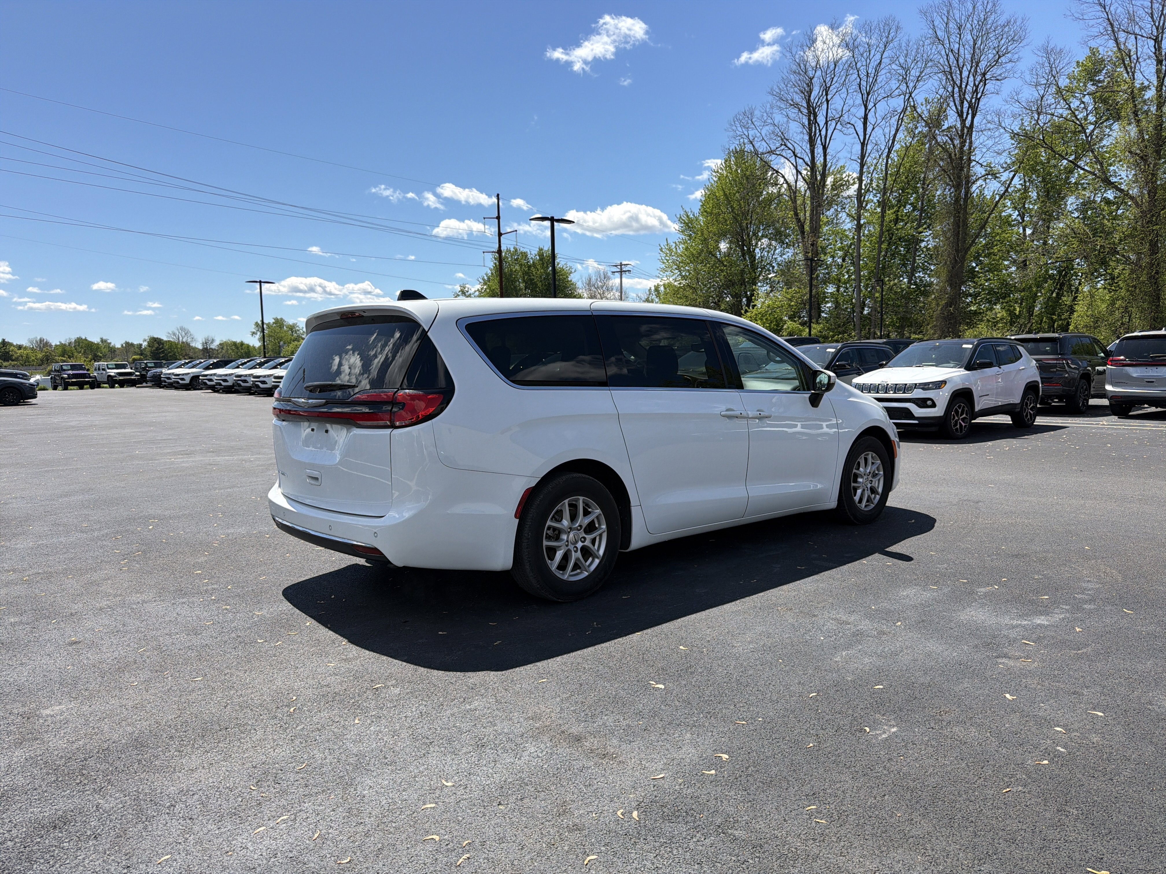 2023 Chrysler Pacifica — detail view