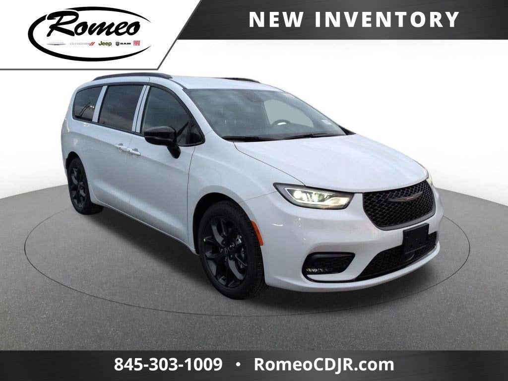 2026 Chrysler Pacifica Select in Other — front three-quarter view