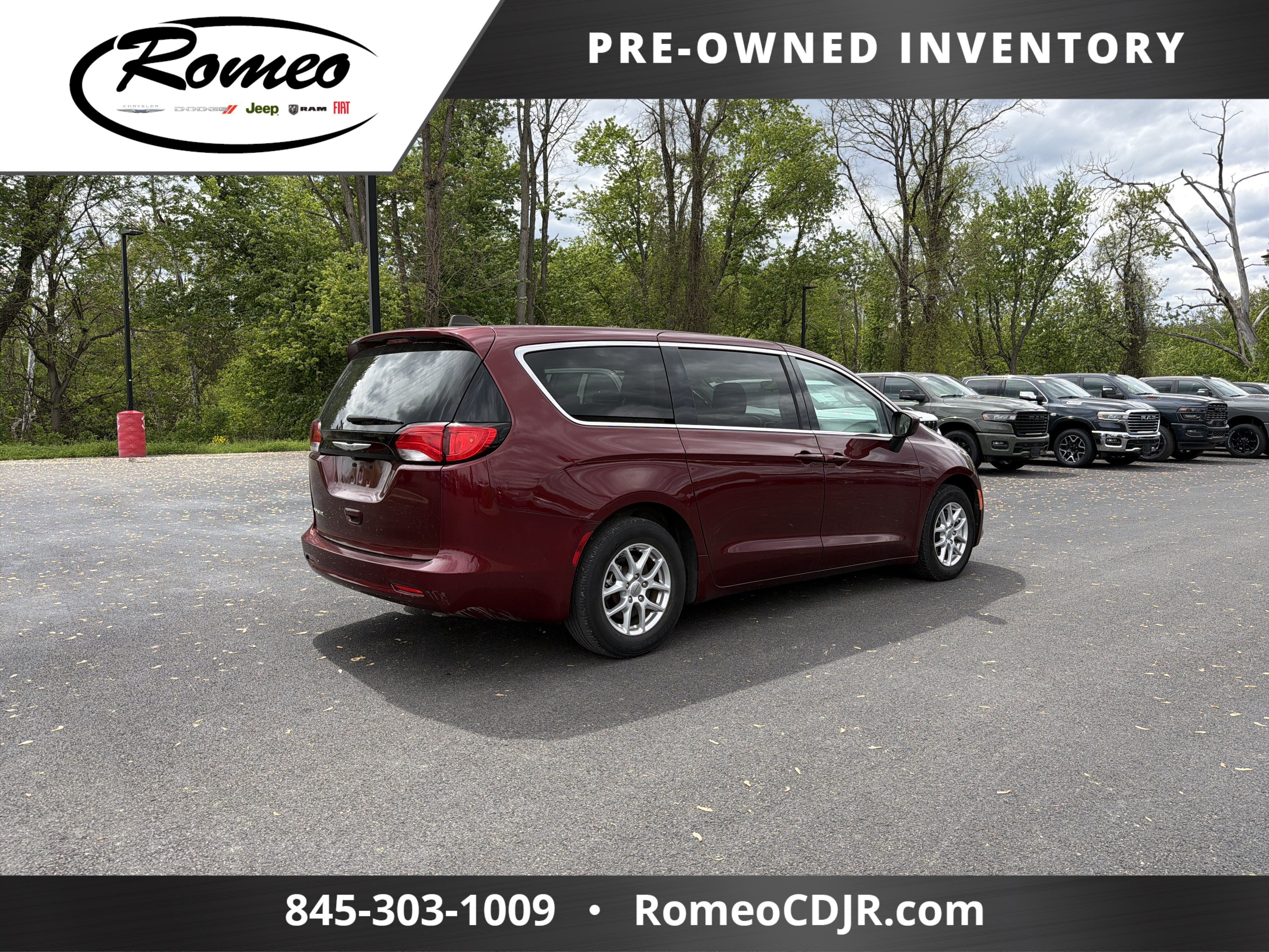 2023 Chrysler Voyager — detail view