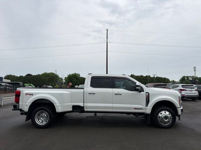 2023 Ford F-450SD — interior view